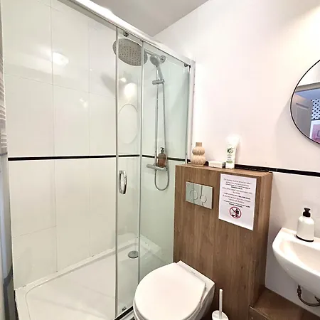 Royal - In By Metro Swietokrzyska Varşova