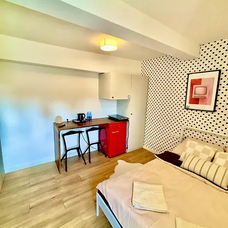 Royal - In By Metro Swietokrzyska Apartment Warsaw